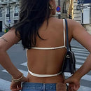 Regata Feminina Elegante com Costas Nua e Gola Reta